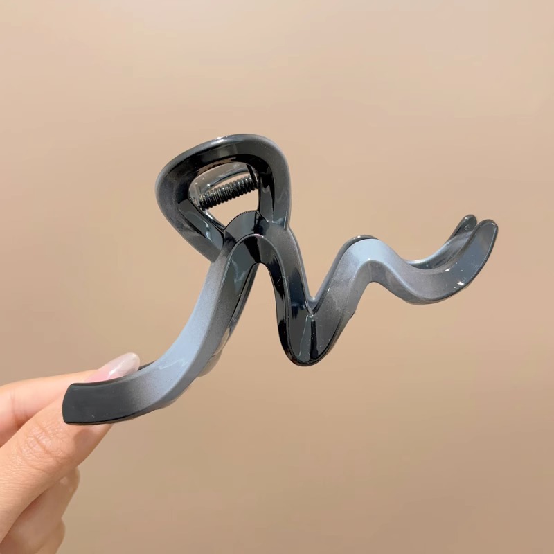 3 # 黒い幾何学的な波