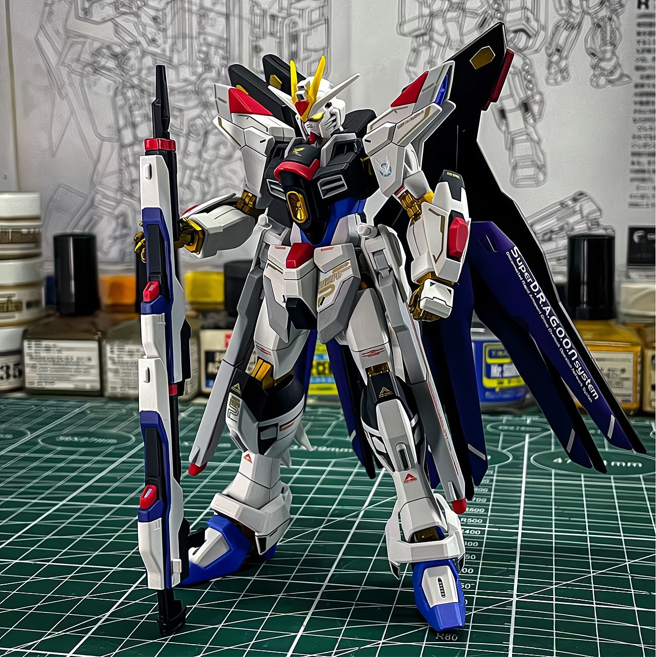 新進のストライクフリーダム＋ビッグウイング＋銃・剣・盾＋フリースタンド単体モデル