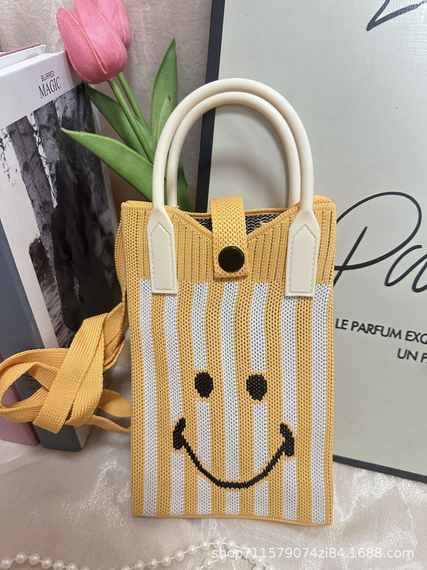 【シリコン+ショルダーストラップ】イエローストライプスマイリーフェイス