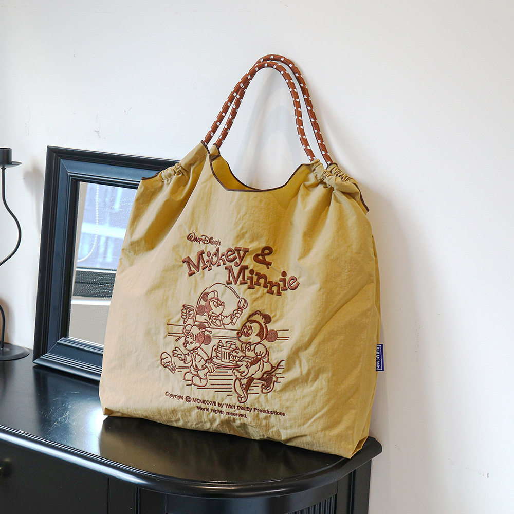 カーキ・ミッキーマウスアイスクリーム