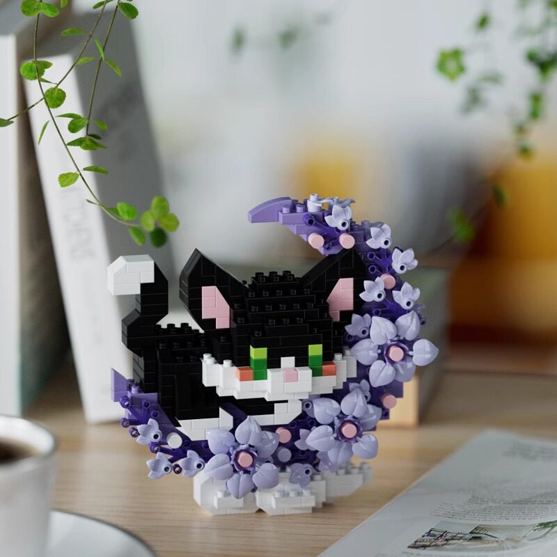 花の前と月の下-小さな黒猫 470個