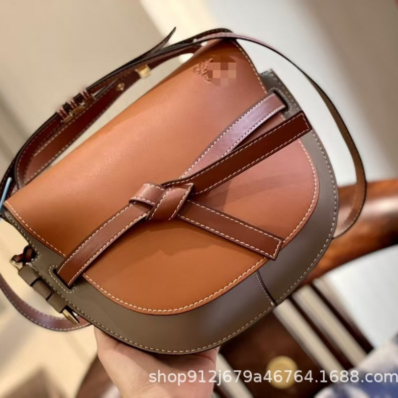 ダークブラウンがかったキャラメル色