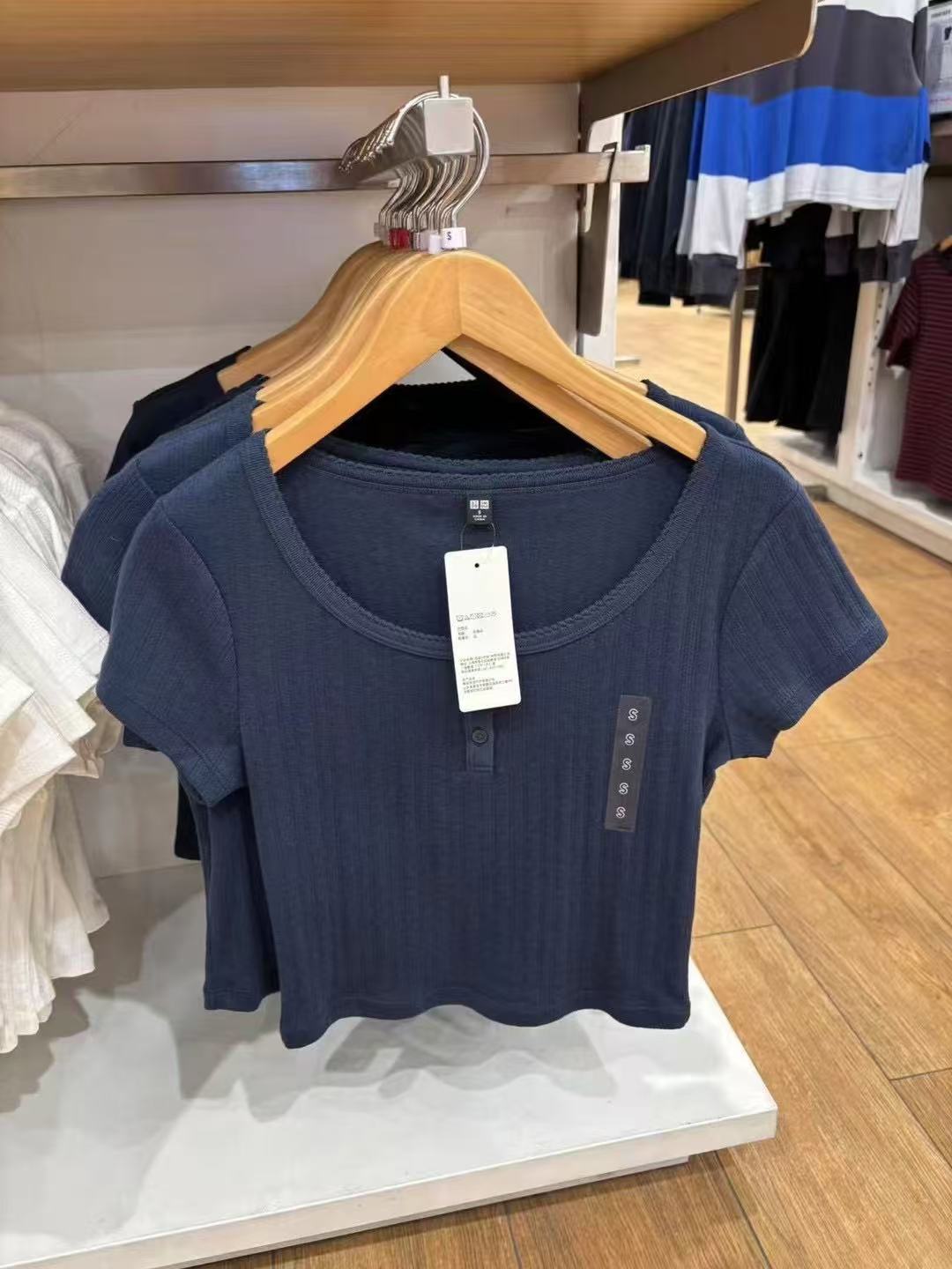 濃い青