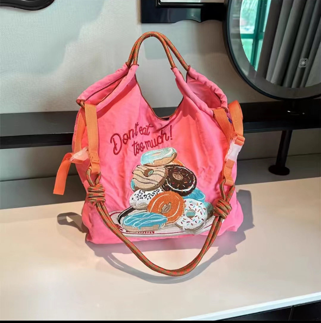 ピンクのパンテーブル