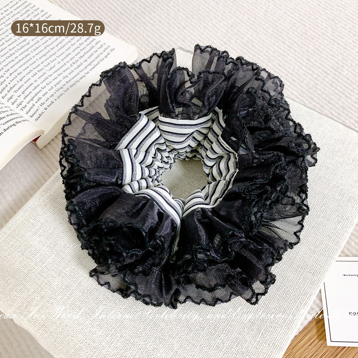 黒の縞模様のレース