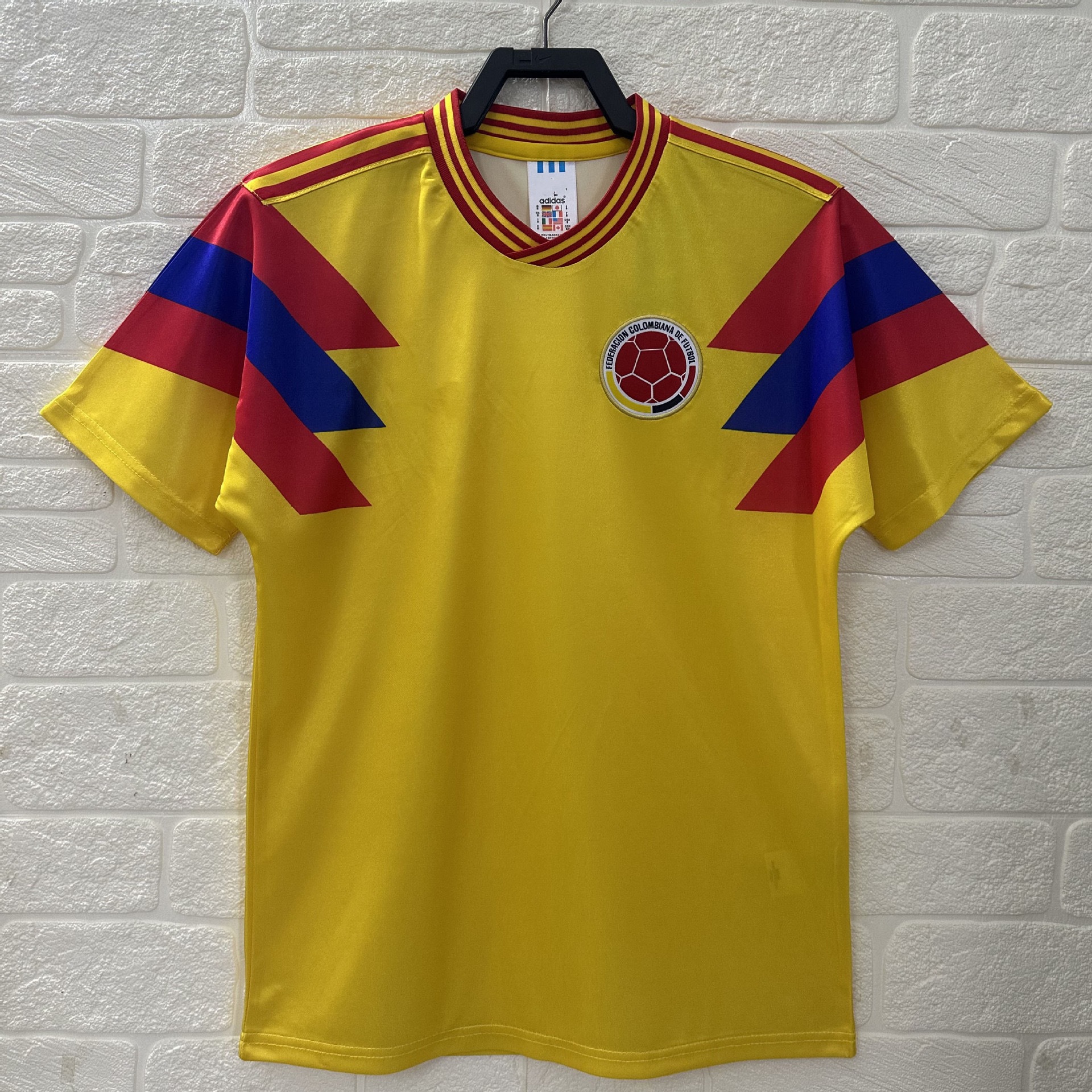 1990 年のレトロなコロンビアのホームコート