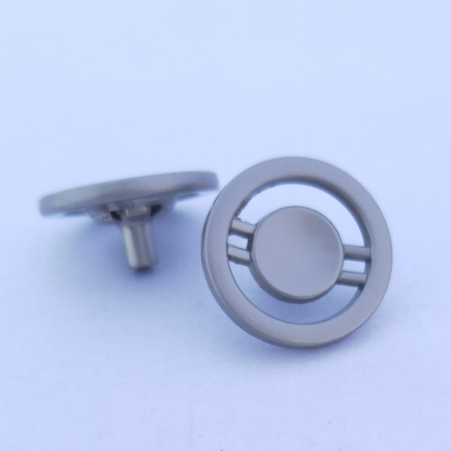 17mm・丸・吊り白・中空・6097#