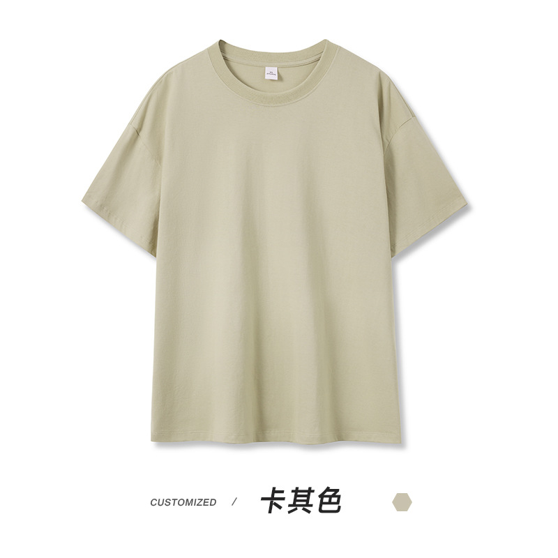 カーキ色