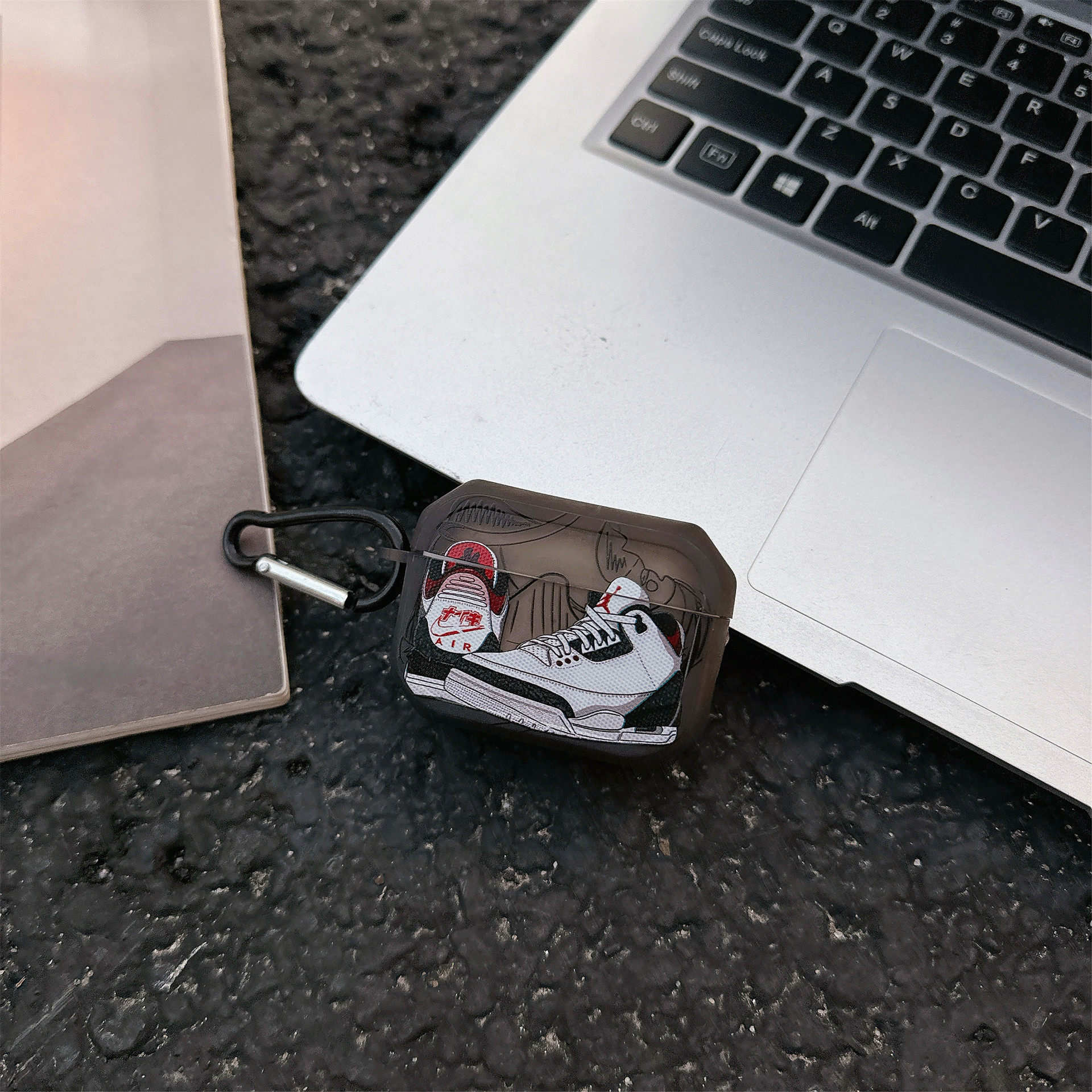 図9に示すように（スプリングバックル付き）