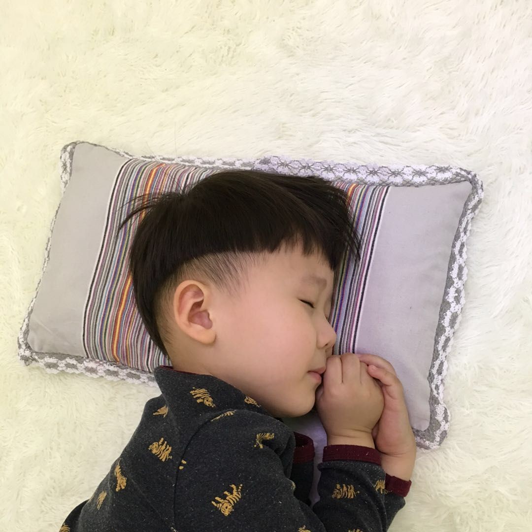 薄い灰色