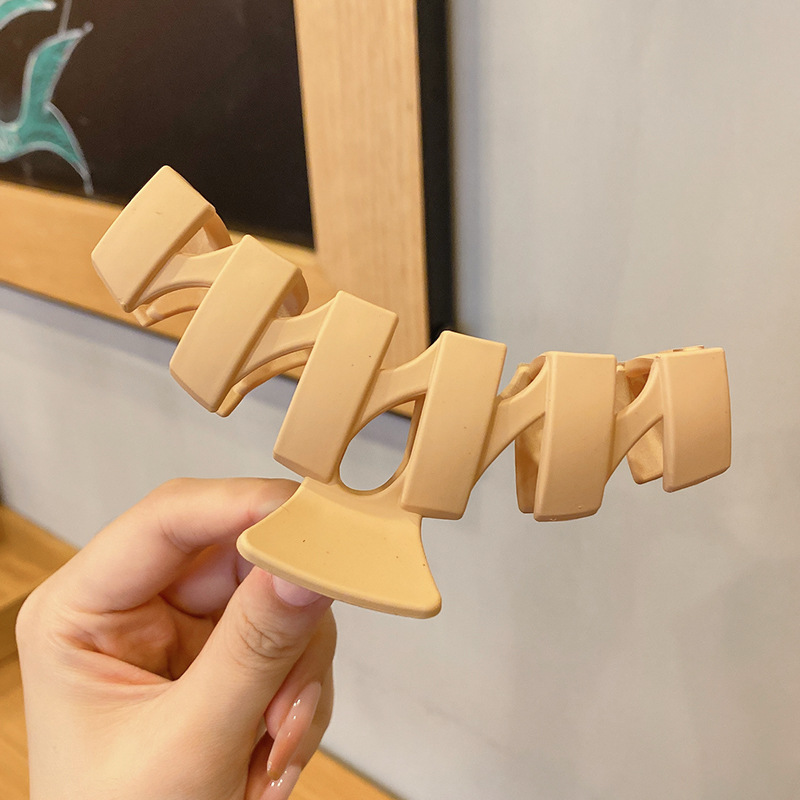 44 # 不規則なカーキクリップ