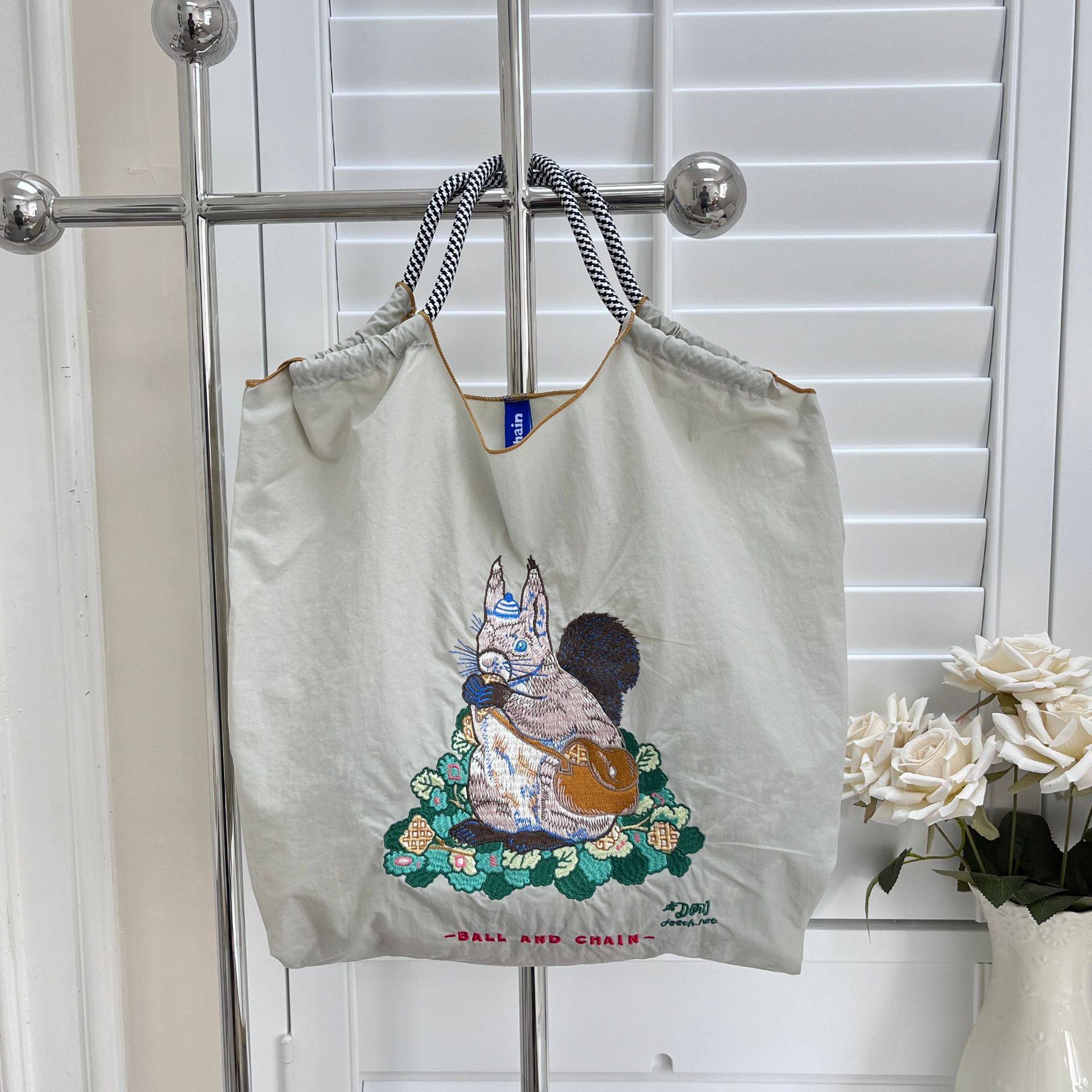 ライトグレー・リュックリス