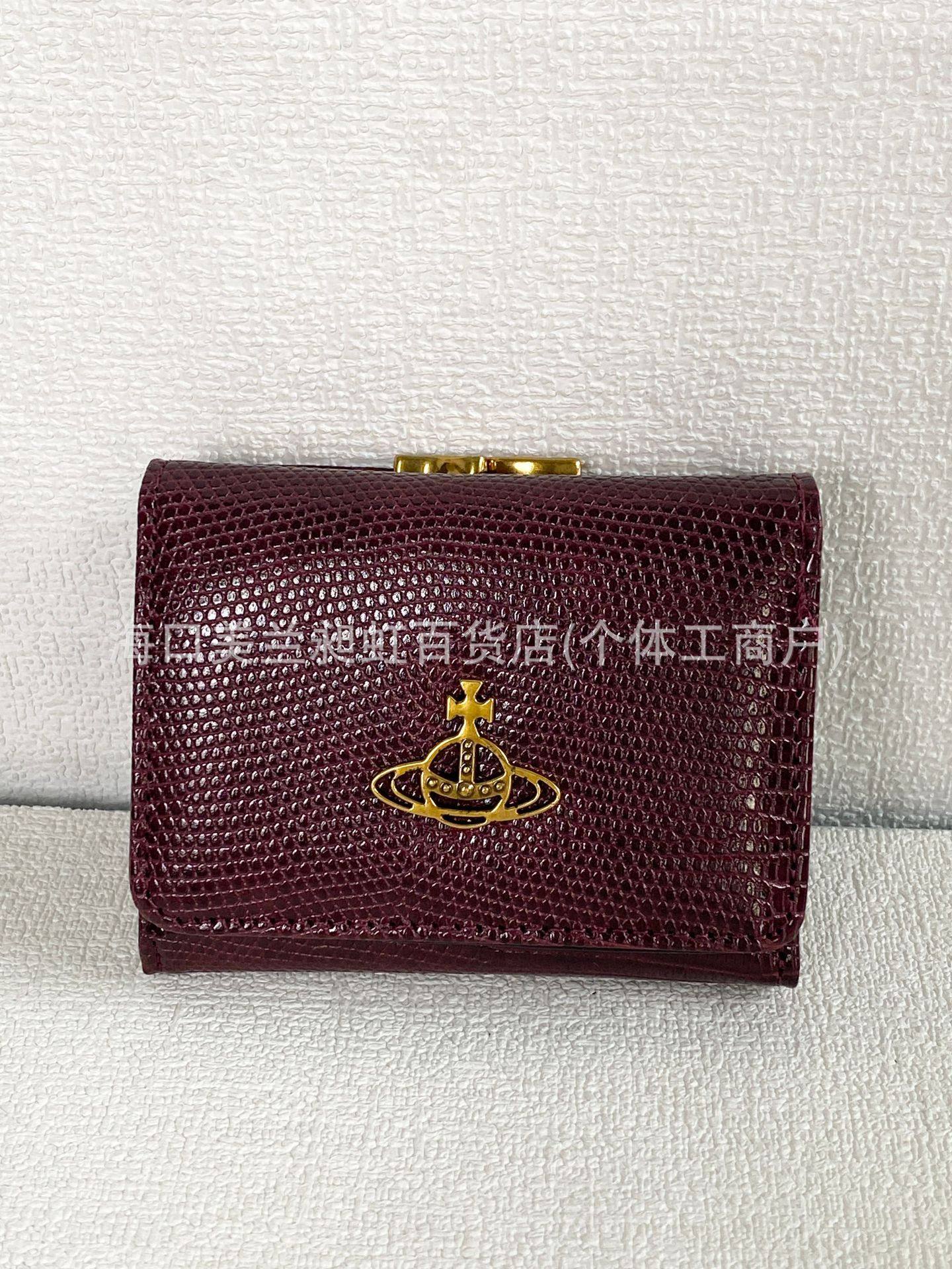 ワインレッドのリザード柄ウォレット