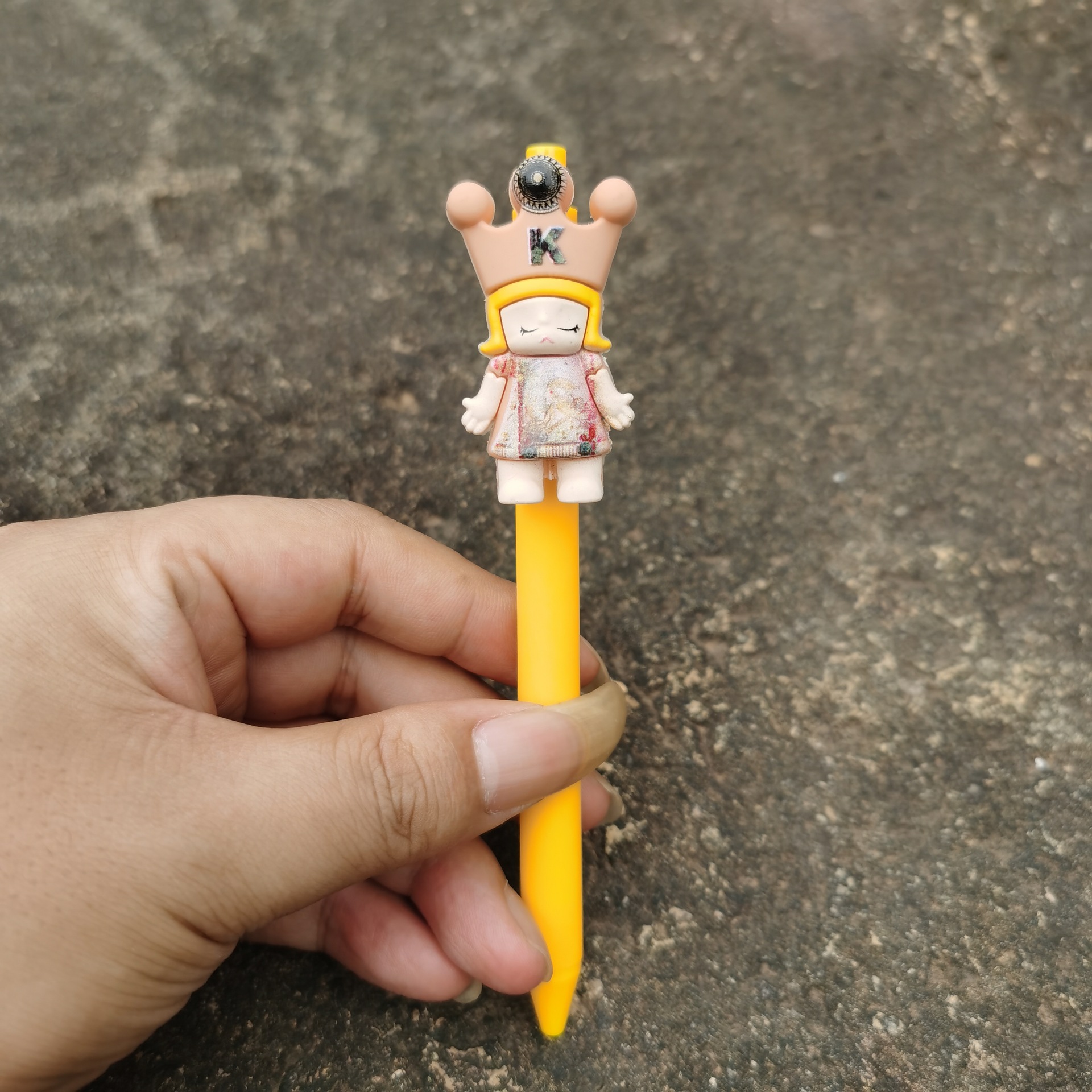 黄色