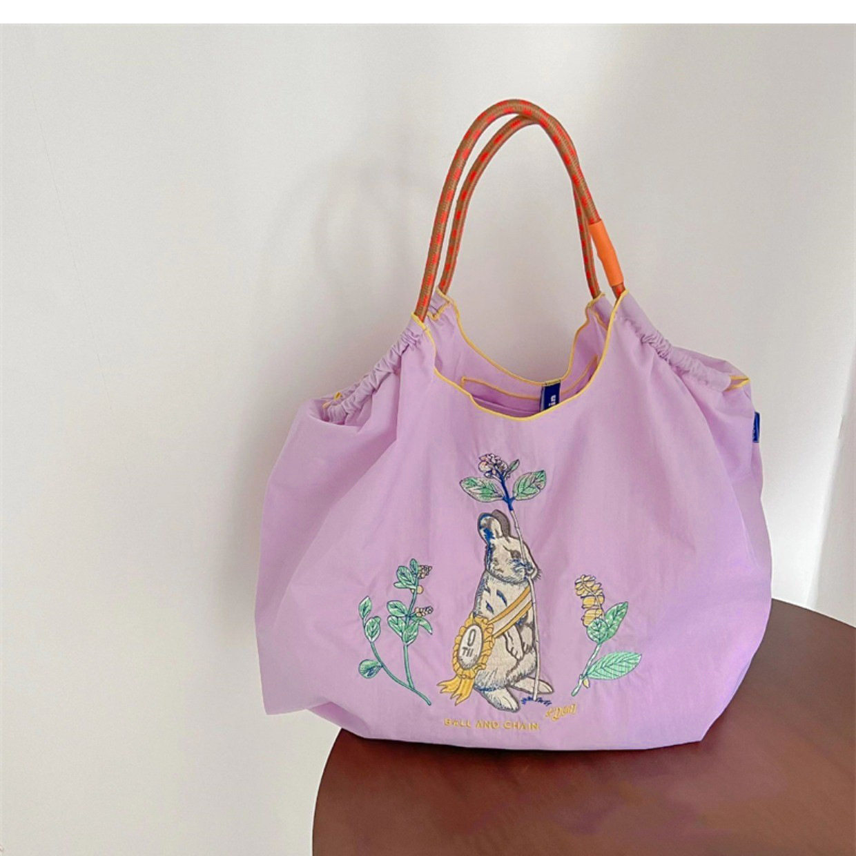 【刺繍金】紫色のバッジウサギ