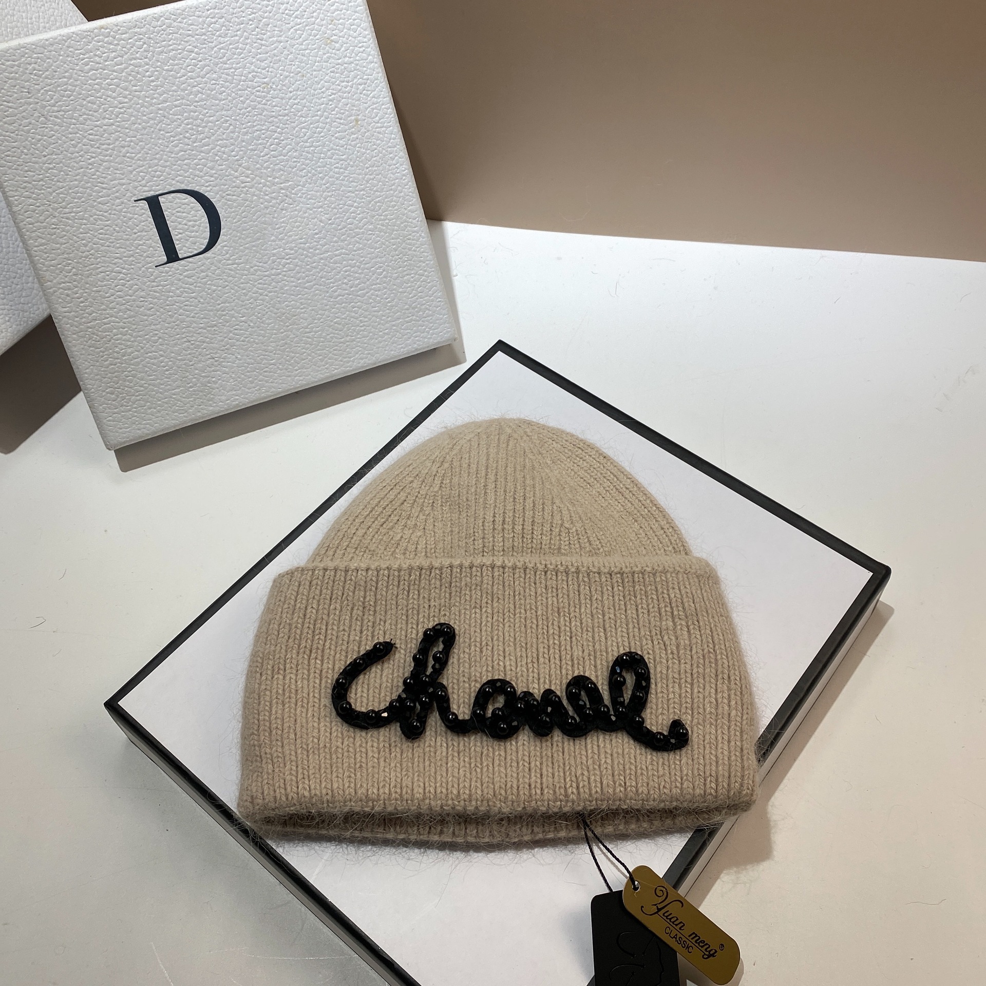 キャメルケース + 黒アルファベット