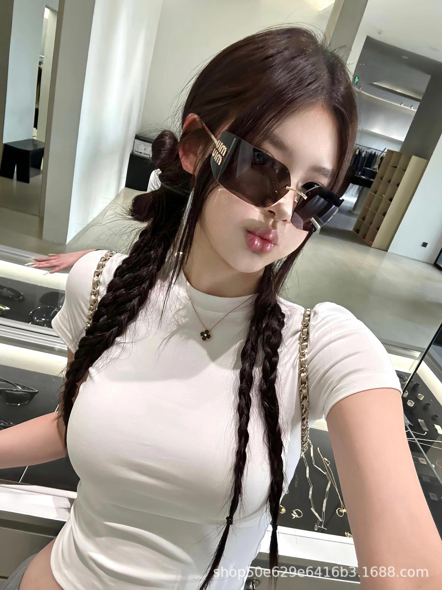 白
