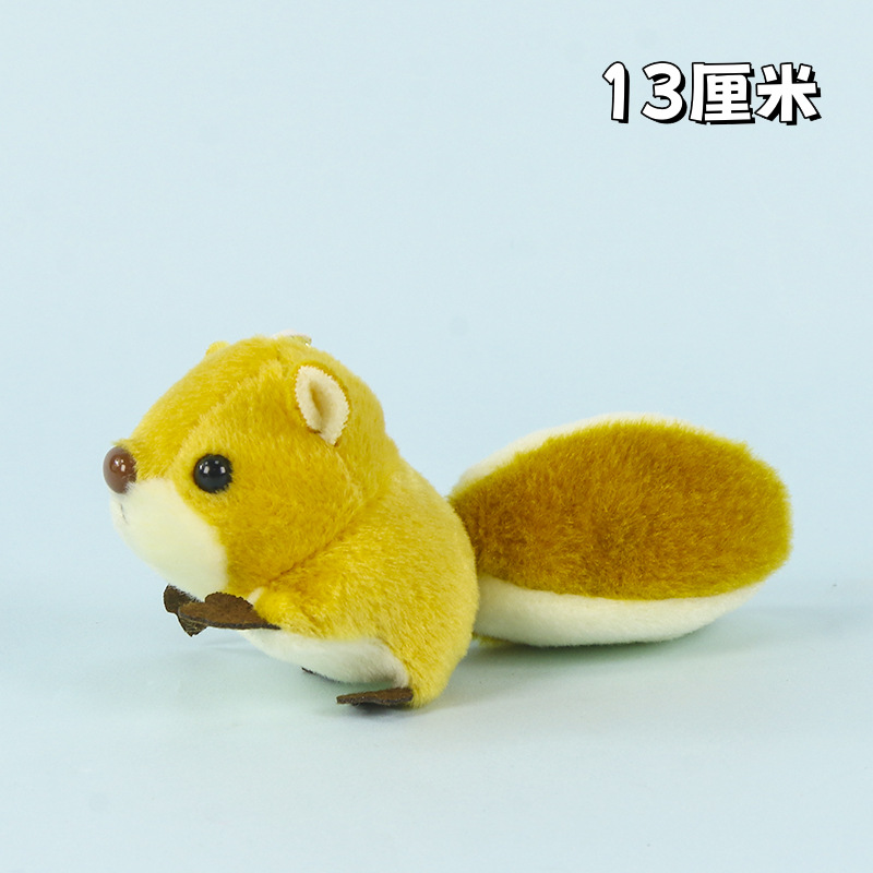 横たわっているリス