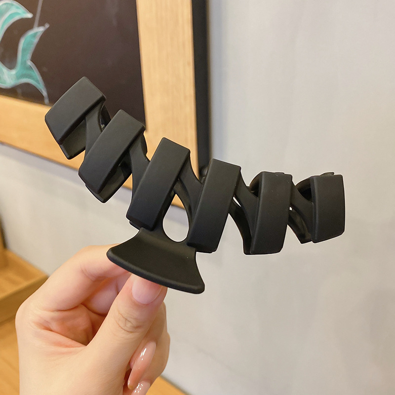 41 # 不規則な黒いクリップ