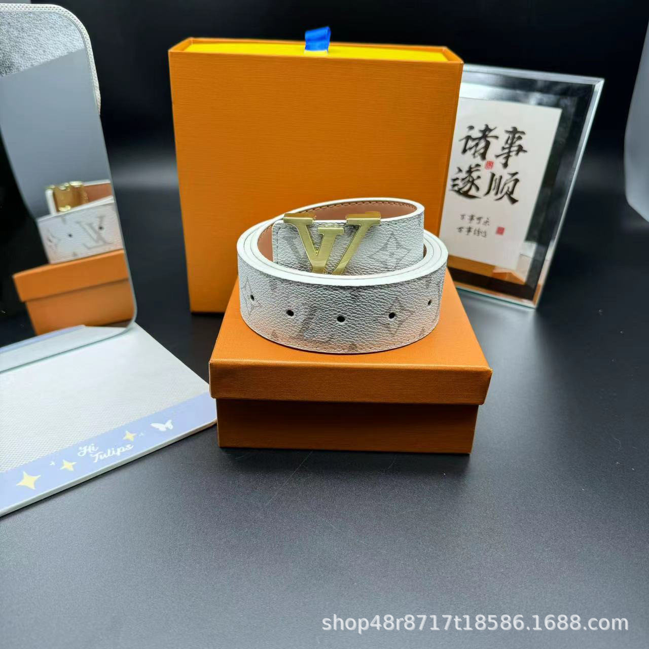 純白の花のゴールドバックル