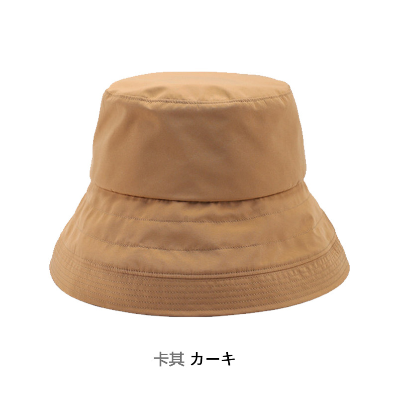 カーキ色