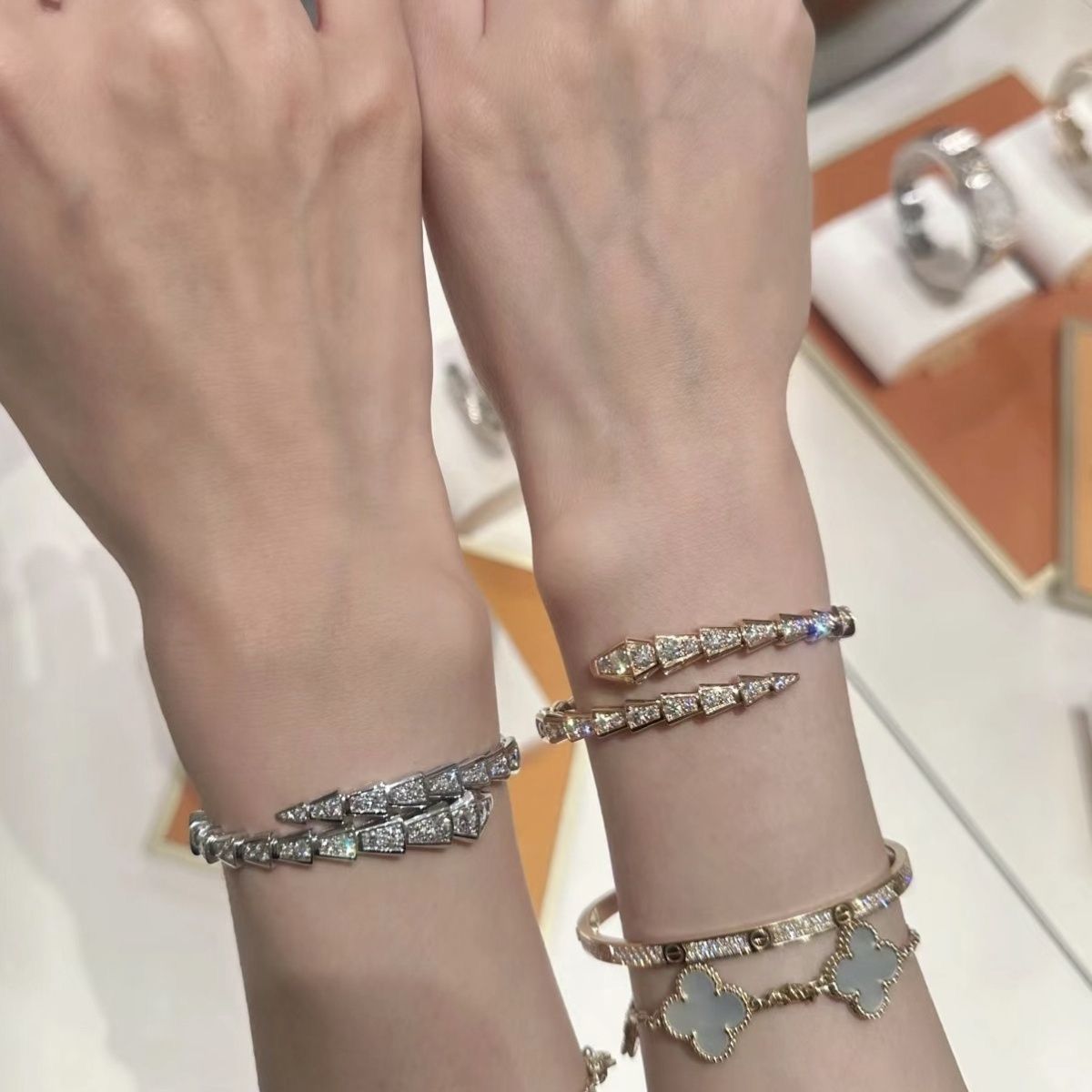 フルダイヤモンド スネーク ブレスレット ゴールド + シルバー 2 個セット (銅素材)