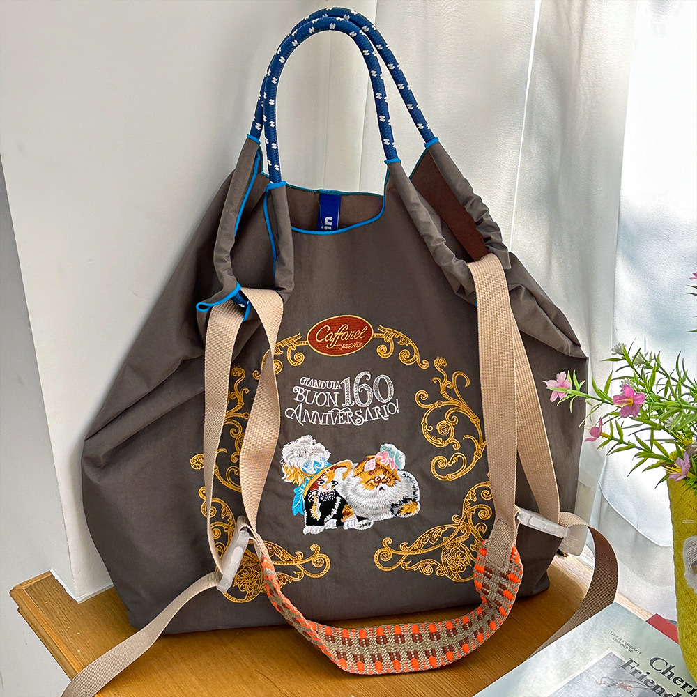 ダークグレーの貴族猫（ストラップを除く）