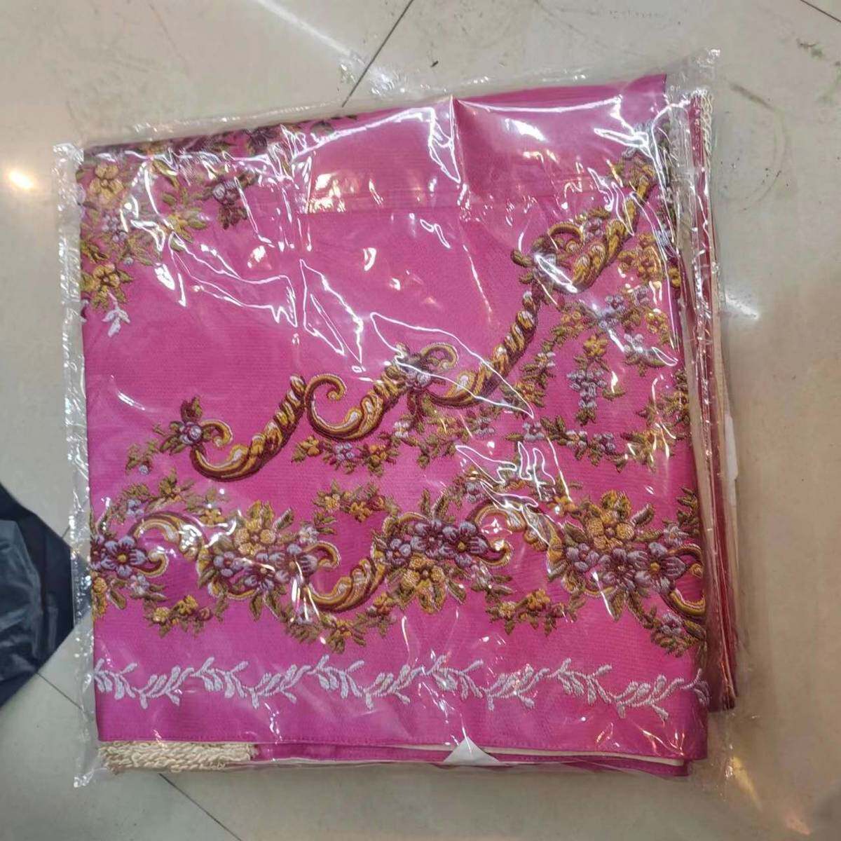 ローズレッド(刺繍ブランケット、花瓶風)