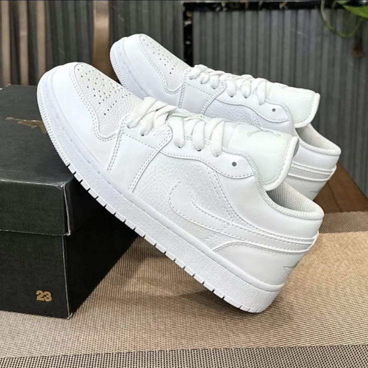 AJ ロートップ ピュアホワイト