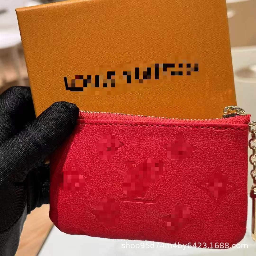 赤いエンボス加工