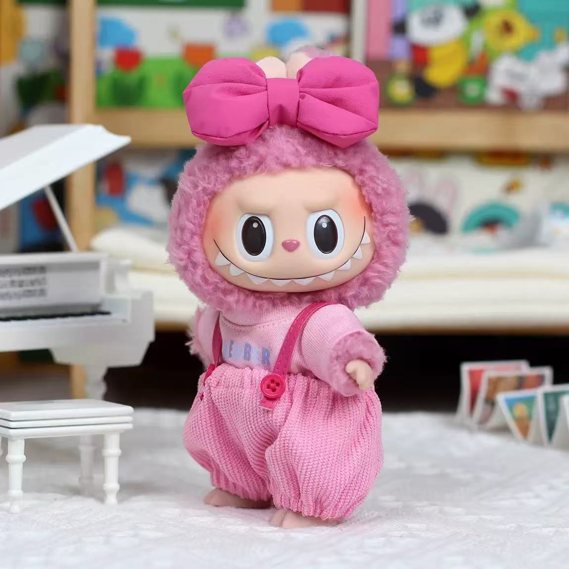 ピンクのバラのオーバーオール