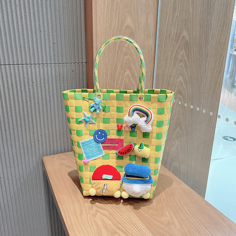 公仔の大きいサイズの緑と黄色の編み物のカバン