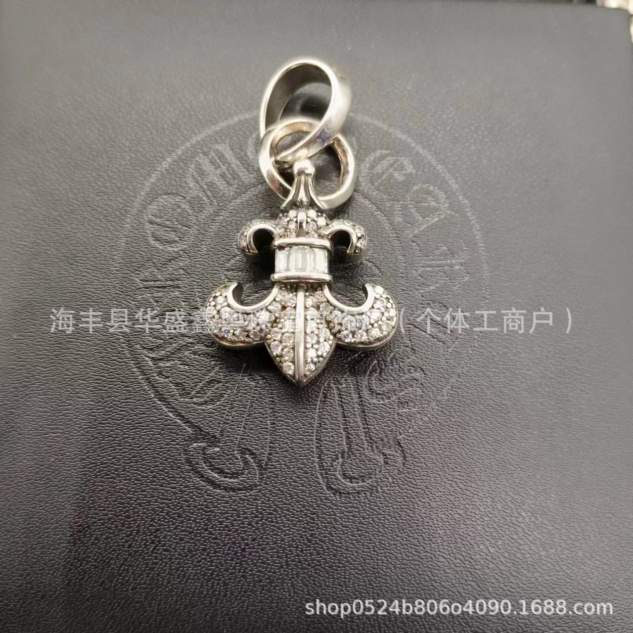 レトロなフルダイヤモンドアンカーペンダント