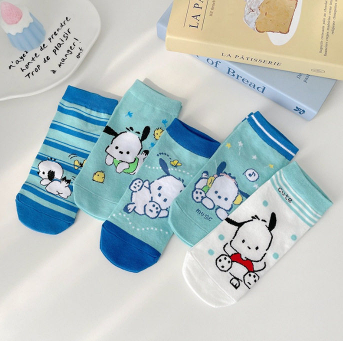 黄色い蝶のパチャ犬