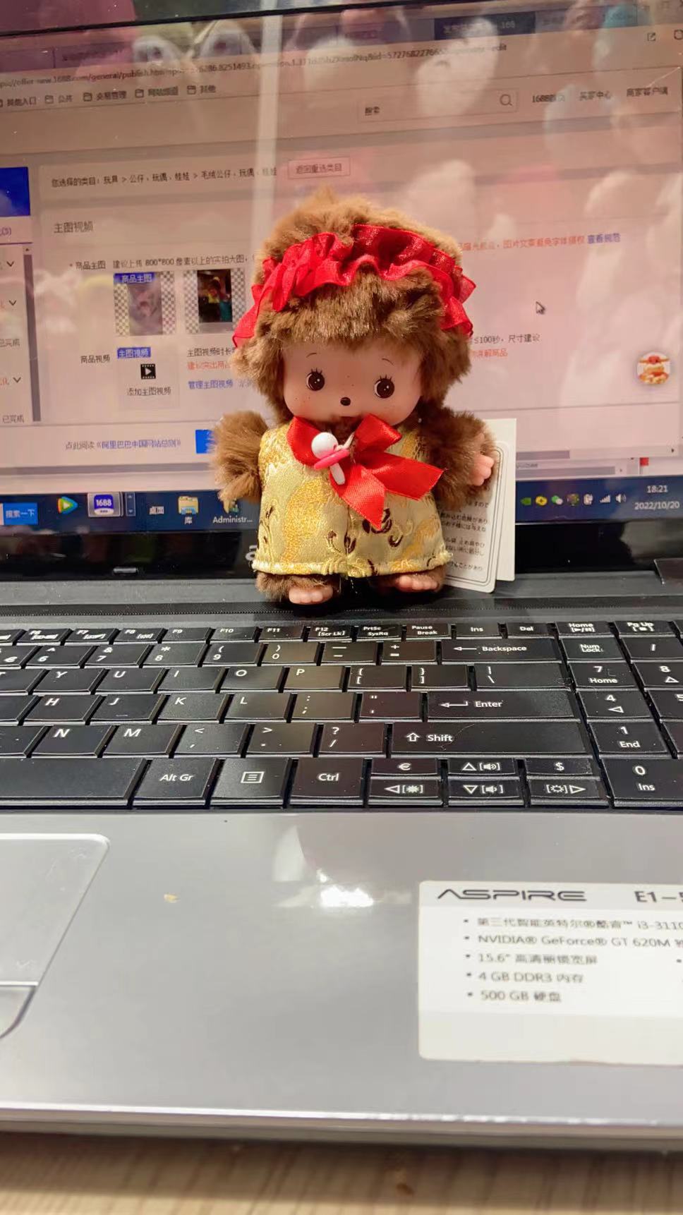 イエロー