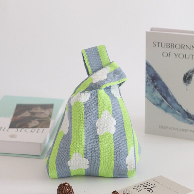 紫緑の縦縞の花