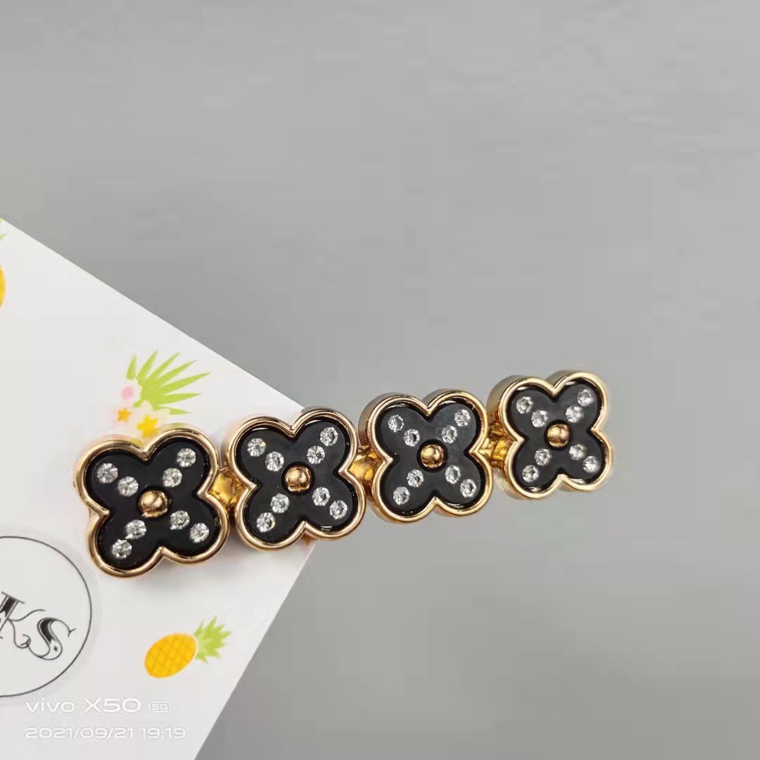 四つ葉の純色をドリルする