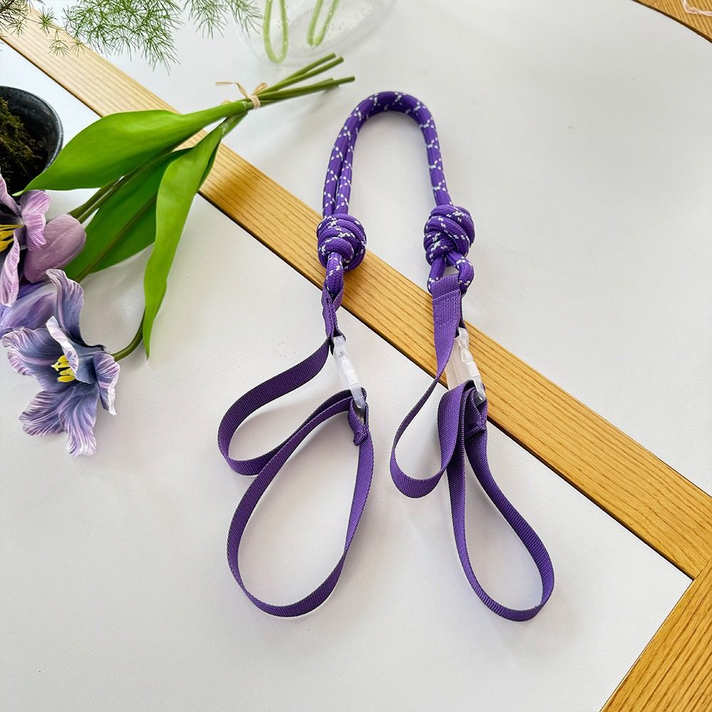 紫のショルダーストラップ