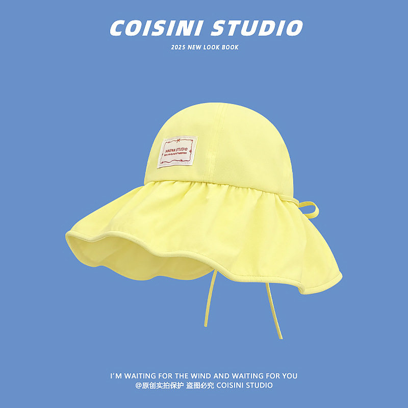 キャンディカラーの布ラベルバケットハット