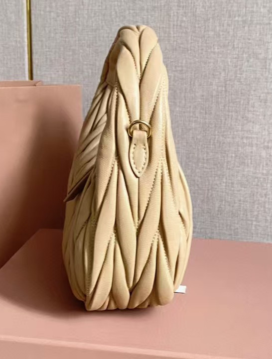 サンドイエロー