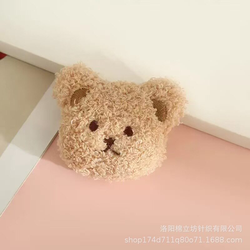 ベージュのクマの頭のブローチ + リボン