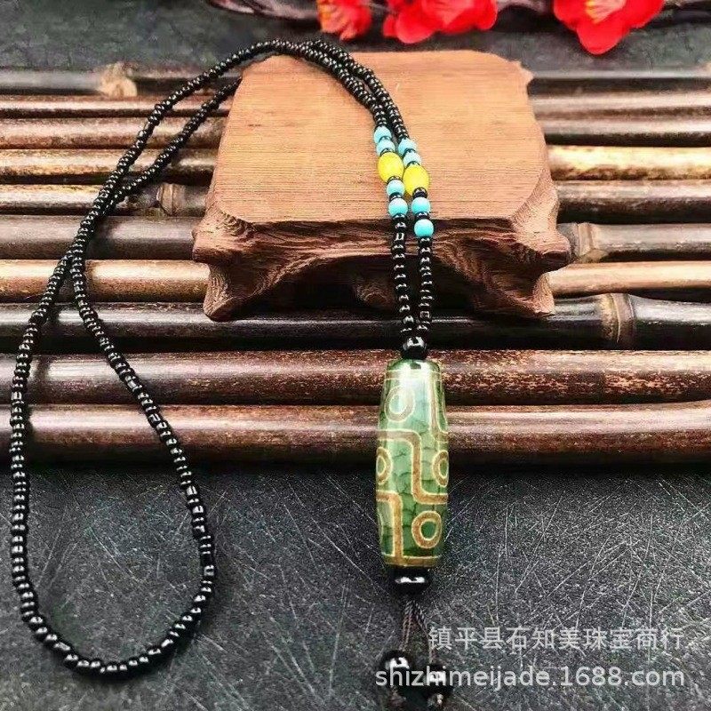 グリーン Dzi ビーズ ペンダント (チェーン スタイル)