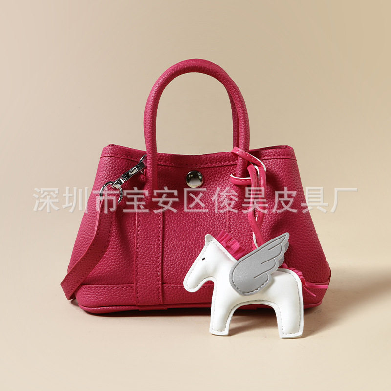 ラズベリーレッド 19cm（ポニー付き）