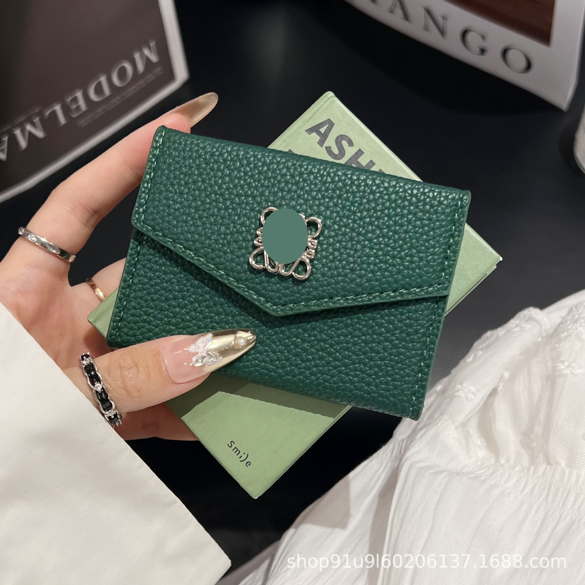 グリーン ペブルド ロエベ カード ホルダー