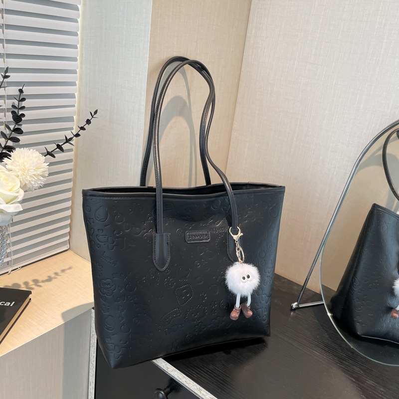 ペンダント付きブラック