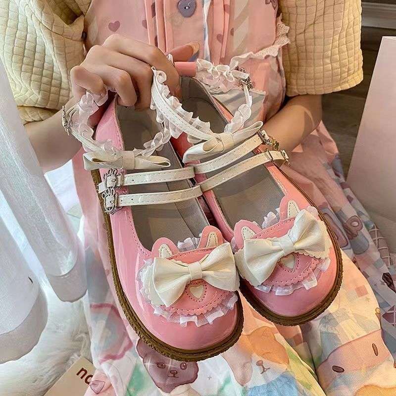 ピンクの白いリボン