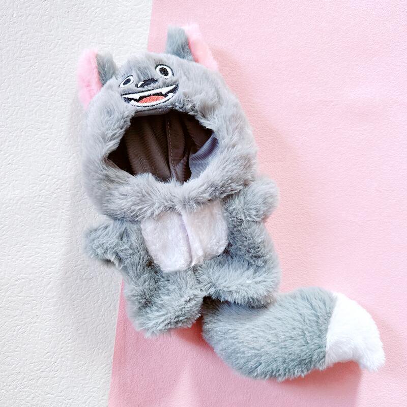 太った尾の灰色の狼の連体服