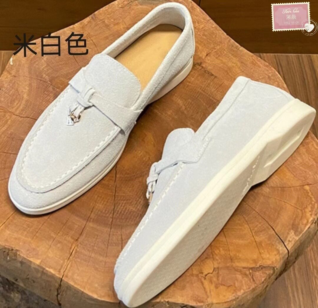 ベージュ