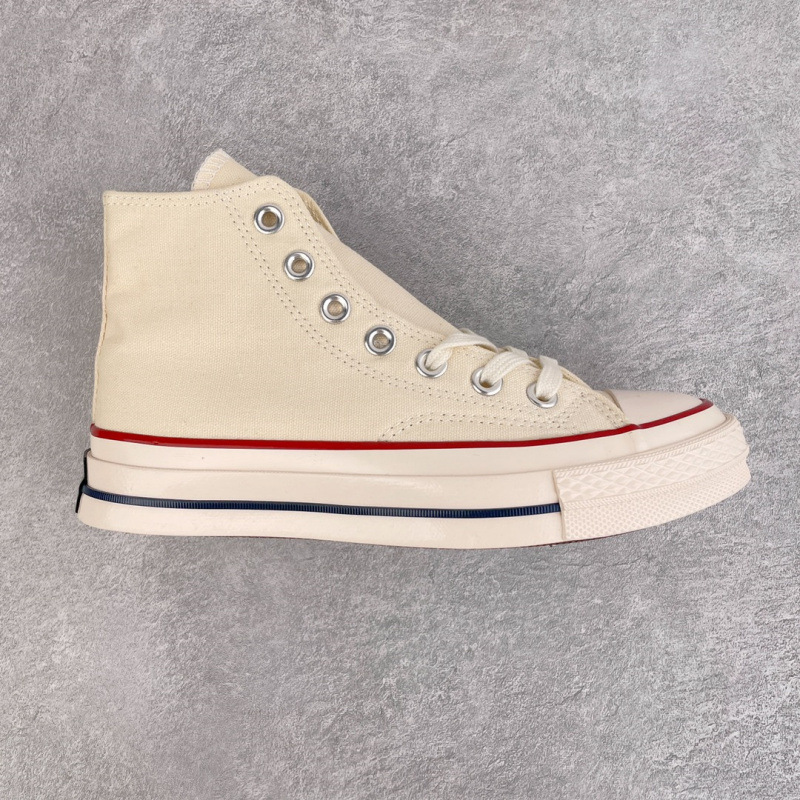 オフホワイトのハイトップ (ワンサイズ大きめ)