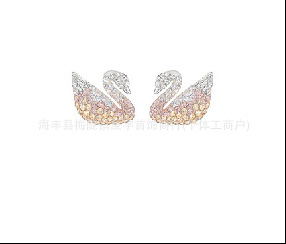グラデーションゴールドスワンスタッドピアス
